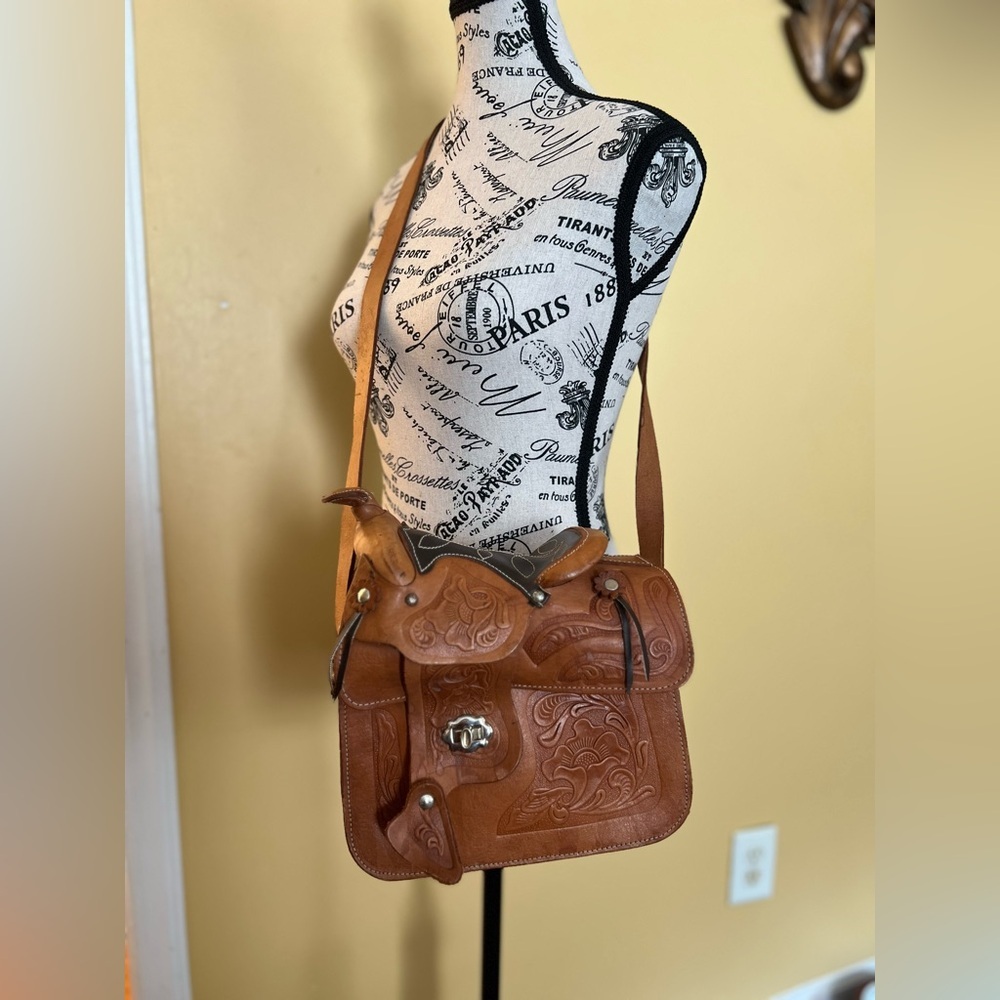 SADDLE vintage Handmade, Artisan Hand Tooled Mexican Leather Shoulder Bag